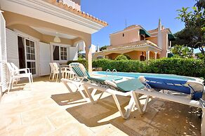 Old Vilage Area Walking Distance to all Amenities
