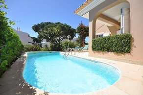 Old Vilage Area Walking Distance to all Amenities