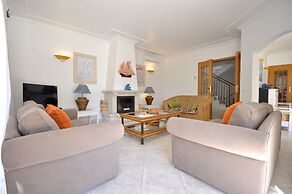 Old Vilage Area Walking Distance to all Amenities