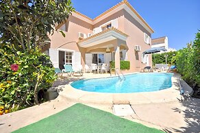 Old Vilage Area Walking Distance to all Amenities