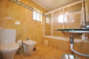 Old Vilage Area Walking Distance to all Amenities