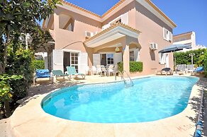 Old Vilage Area Walking Distance to all Amenities
