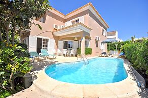 Old Vilage Area Walking Distance to all Amenities