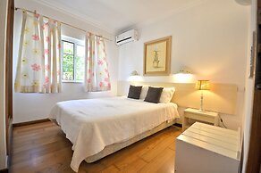 Old Vilage Area Walking Distance to all Amenities