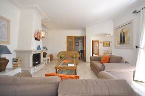 Old Vilage Area Walking Distance to all Amenities