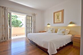 Old Vilage Area Walking Distance to all Amenities