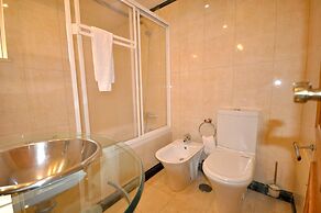 Old Vilage Area Walking Distance to all Amenities
