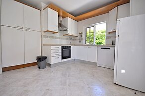 Old Vilage Area Walking Distance to all Amenities