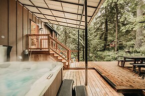 Snowline Cabin #69 - An Elegant Country Home! Sleeps 8