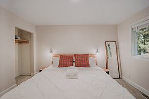 Snowline Cabin #69 - An Elegant Country Home! Sleeps 8