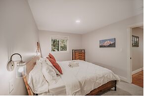 Snowline Cabin #69 - An Elegant Country Home! Sleeps 8