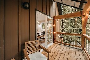 Snowline Cabin #69 - An Elegant Country Home! Sleeps 8