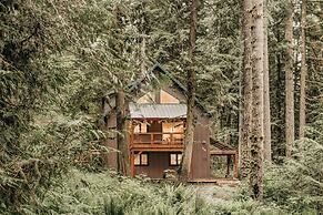 Snowline Cabin #69 - An Elegant Country Home! Sleeps 8