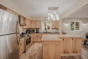 Snowline Cabin #69 - An Elegant Country Home! Sleeps 8