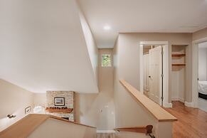 Snowline Cabin #69 - An Elegant Country Home! Sleeps 8