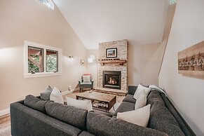Snowline Cabin #69 - An Elegant Country Home! Sleeps 8