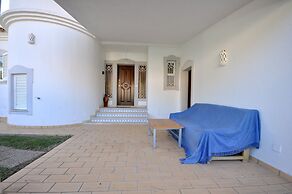 Charming Villa, Private Pool, Walking Distance to Centre, Free AC & Wi