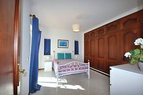 Charming Villa, Private Pool, Walking Distance to Centre, Free AC & Wi