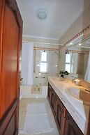 Charming Villa, Private Pool, Walking Distance to Centre, Free AC & Wi