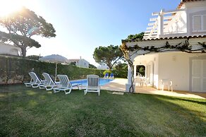Charming Villa, Private Pool, Walking Distance to Centre, Free AC & Wi