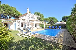 Charming Villa, Private Pool, Walking Distance to Centre, Free AC & Wi