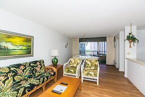 One Bedroom Condos with Lanai near Ala Wai Harbor - Perfect for 2 Gues
