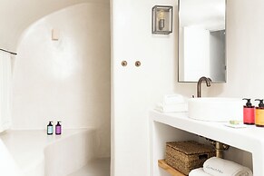 Armenaki -  Adults Only