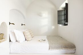 Armenaki -  Adults Only