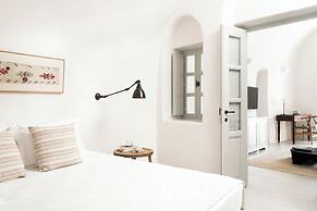 Armenaki -  Adults Only