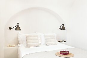 Armenaki -  Adults Only