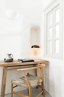 Armenaki -  Adults Only