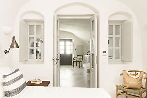 Armenaki -  Adults Only