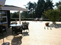 Splendid Holiday Home in Dronningmolle near Beach