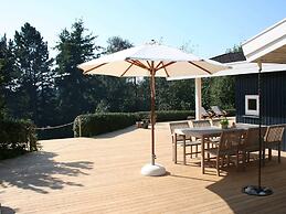 Splendid Holiday Home in Dronningmolle near Beach