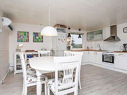 Peaceful Holiday Home in Storvorde near Sea