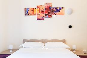 Dante Subway Apartment