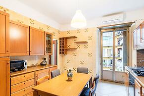 Dante Subway Apartment