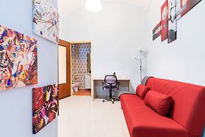 Dante Subway Apartment