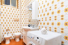 Dante Subway Apartment