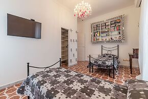 Piramide & Testaccio Design Flat