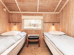 Graceful Holiday Home in Humble near Sea