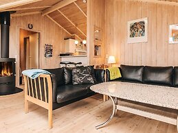 Graceful Holiday Home in Humble near Sea