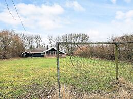 Graceful Holiday Home in Humble near Sea