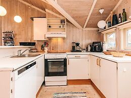 Graceful Holiday Home in Humble near Sea