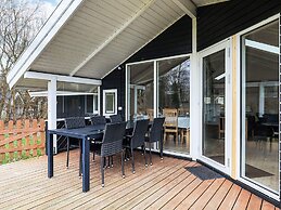 Graceful Holiday Home in Humble near Sea