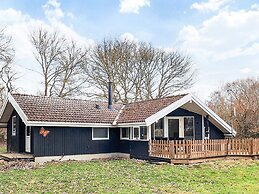 Graceful Holiday Home in Humble near Sea