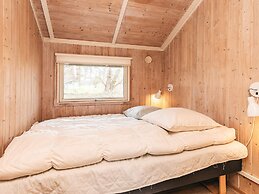 Graceful Holiday Home in Humble near Sea