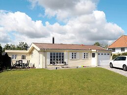 6 Person Holiday Home in Frorup
