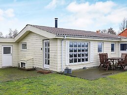 6 Person Holiday Home in Frorup