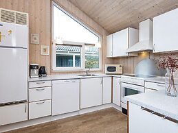 6 Person Holiday Home in Harboore-by Traum